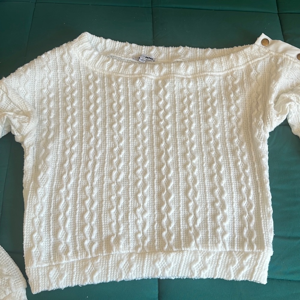 Used white Off the shoulder
